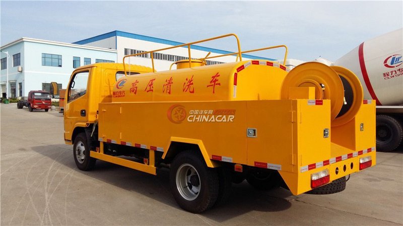 市政抢修车：城市脉搏的守护者