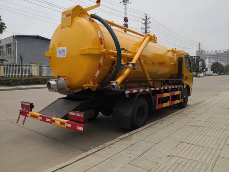 市政抢修车:保障城市生命线畅通的秘密武器