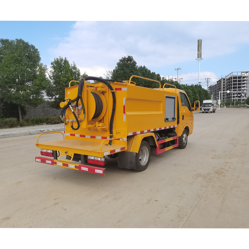 市政抢修车：城市的守护者