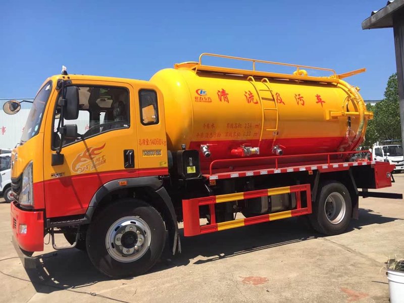 市政抢修车：城市脉搏的守护者