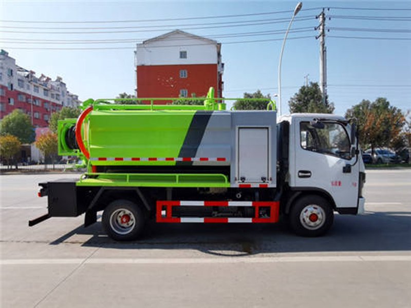 高压清洗车：城市清洁的得力助手