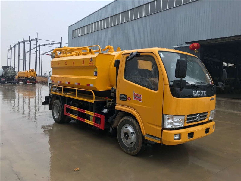 吸污车:城市清洁的守护者